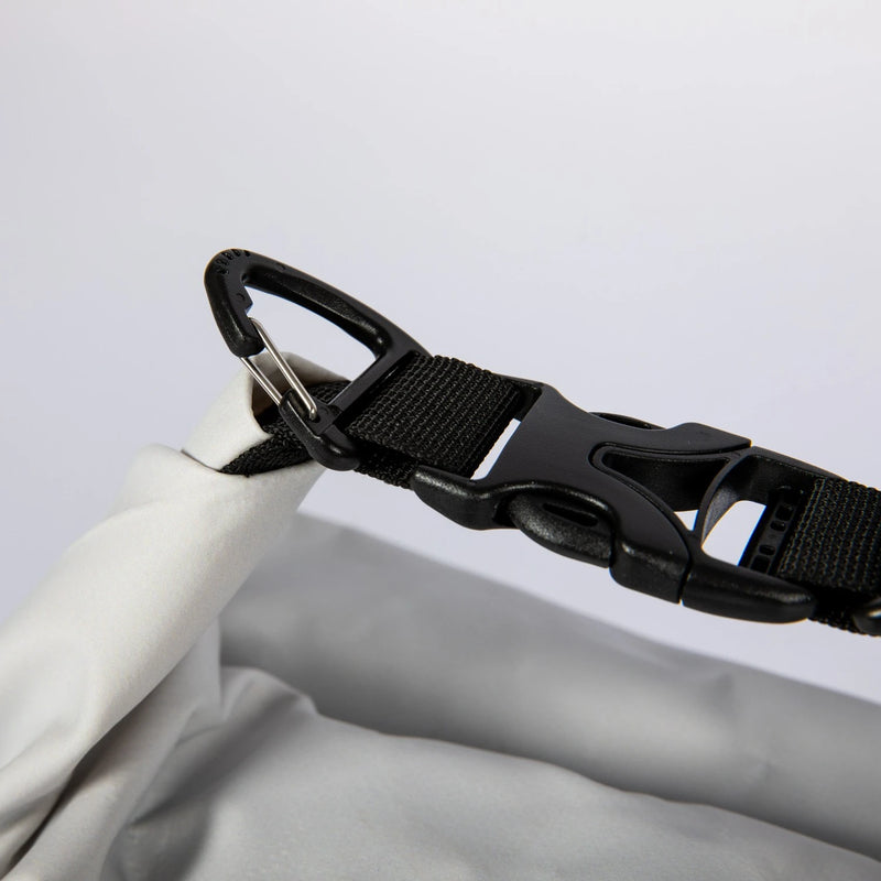 The best bag to keep your stuff dry! Check out the new JOBE Drybag 20L and bring it with you to the water from Weshbo!