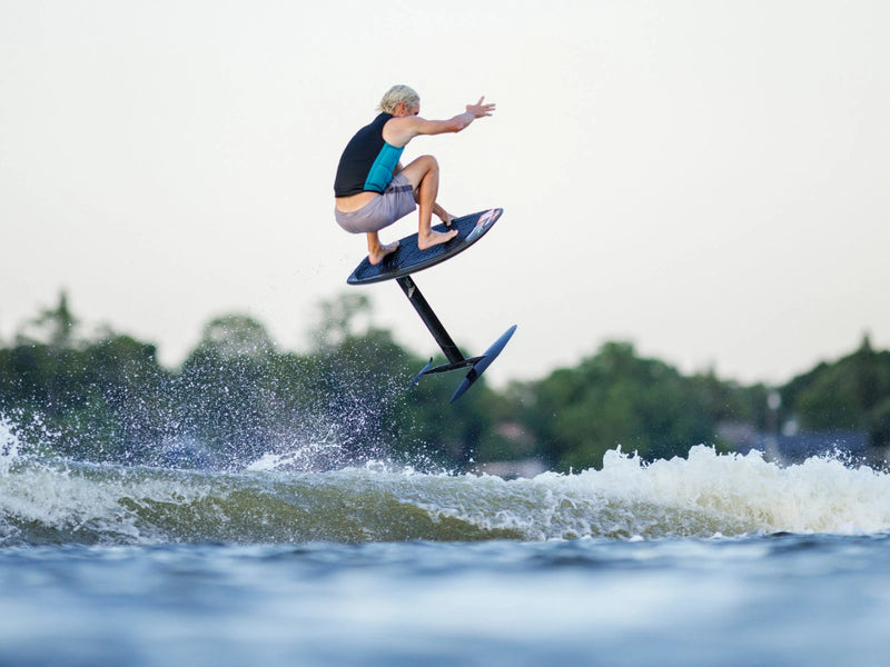 The Follow Section Life Vest is suitable for all type of bodies! Bring this vest for you next wakeboard or SUP trip!